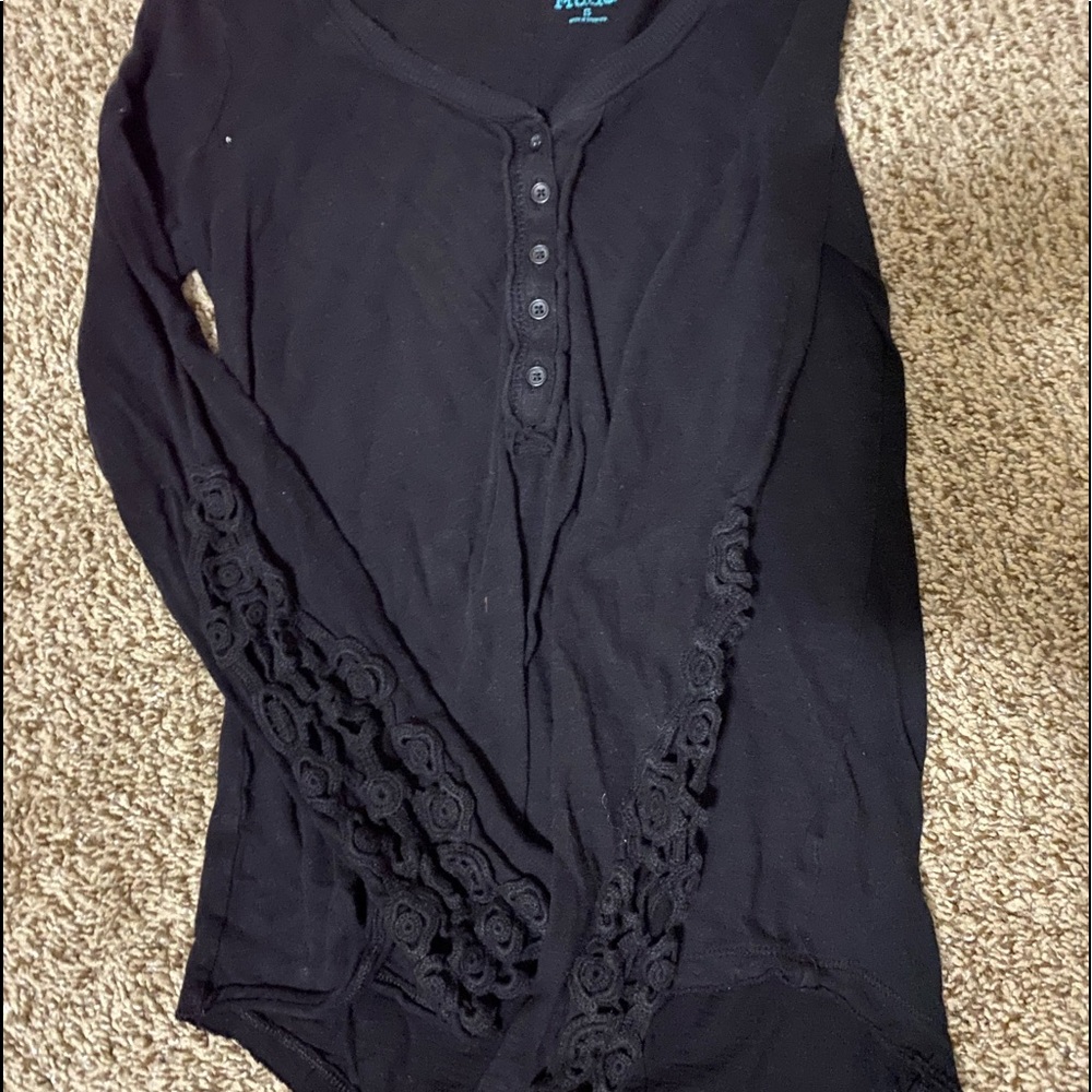 Button, long sleeve crochet sleeve top